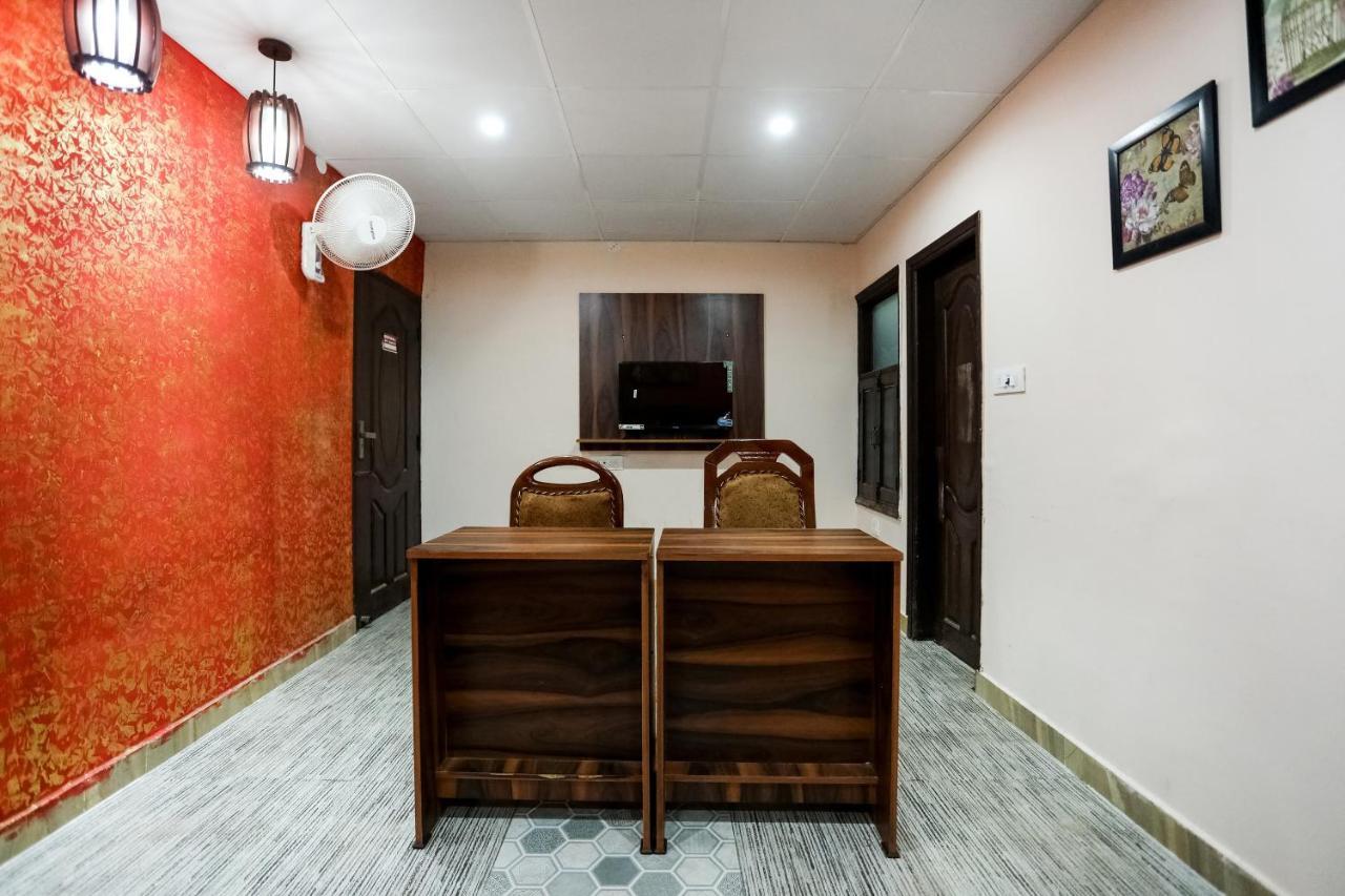 Oyo 72993 Hotel The Gold Фаридабад Экстерьер фото
