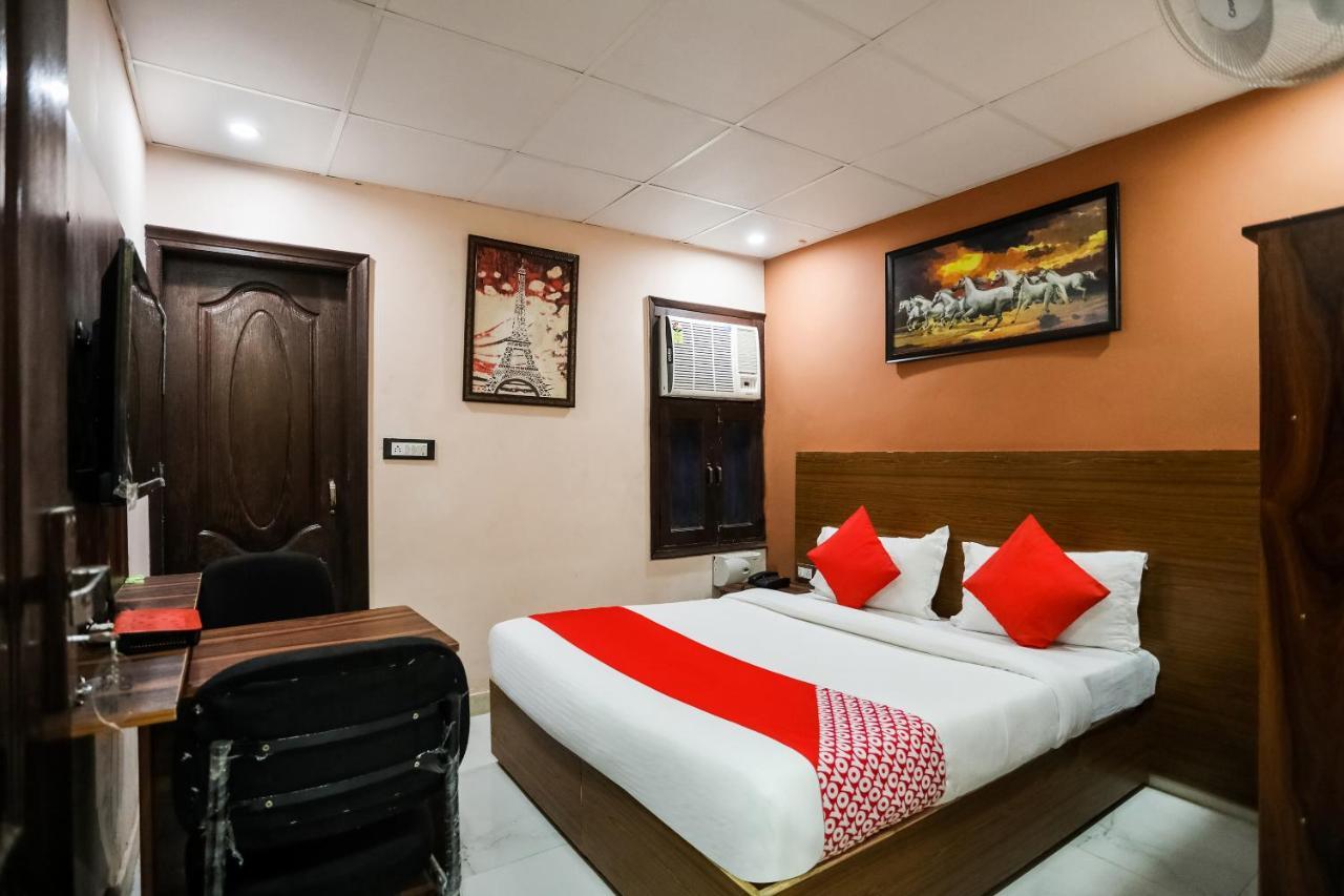 Oyo 72993 Hotel The Gold Фаридабад Экстерьер фото