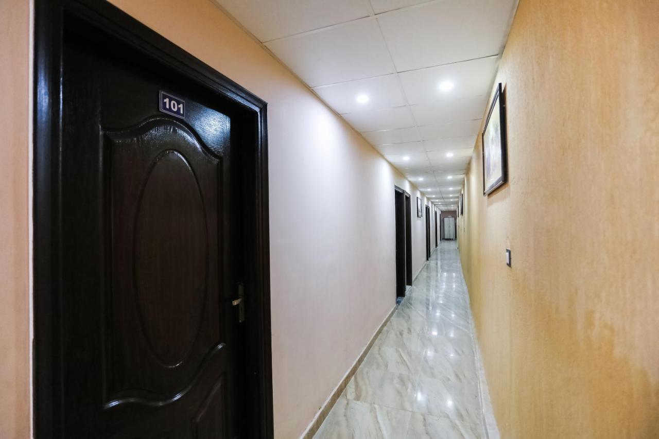 Oyo 72993 Hotel The Gold Фаридабад Экстерьер фото